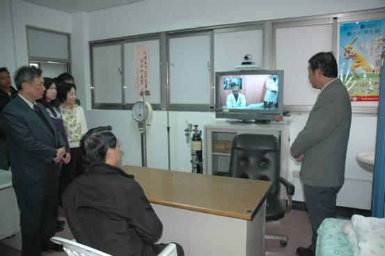 法務部陳主秘明堂偕同立法院呂立委學樟蒞監視察遠距視訊醫療