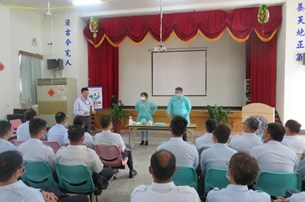 管教人員常年教育：防護衣正確穿脫教學
