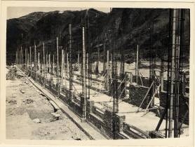 Erecting the poles for the dormitory.